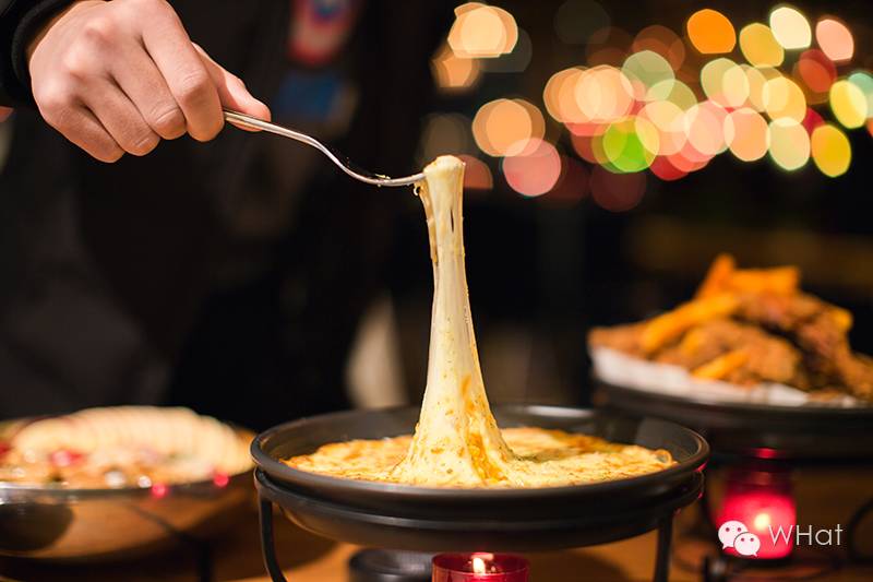 这家漫咖啡旗下的韩餐酒吧终于开到武汉，能俯瞰武汉天地清晨夜景