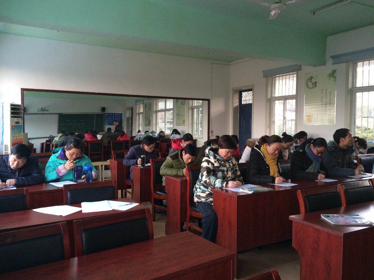 「校园」助教大舞台家长唱主角