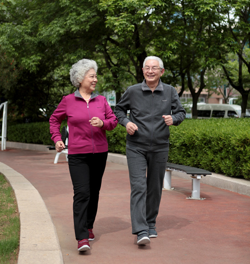 膝盖疼穿什么鞋可以缓解,膝盖痛可以穿中跟鞋吗