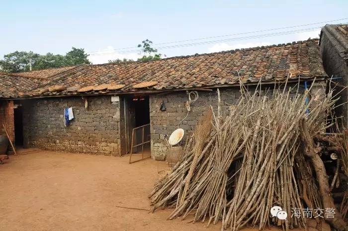 海南交警救小孩,交警协作救助受伤儿童