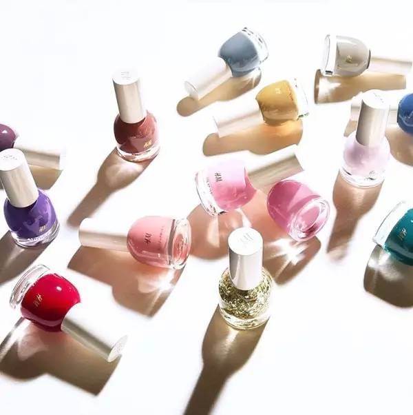 HM指甲油试色｜比起丑炸天的衣服，它家指甲油美到惊人