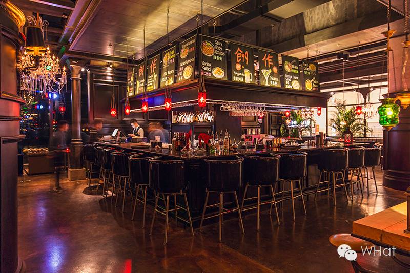 这家漫咖啡旗下的韩餐酒吧终于开到武汉，能俯瞰武汉天地清晨夜景