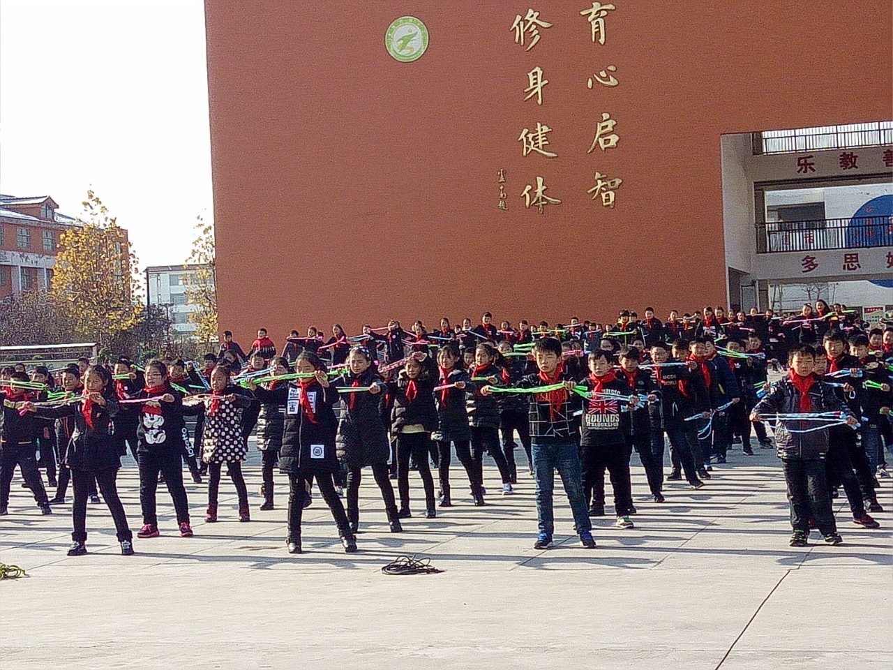 「校园」助教大舞台家长唱主角