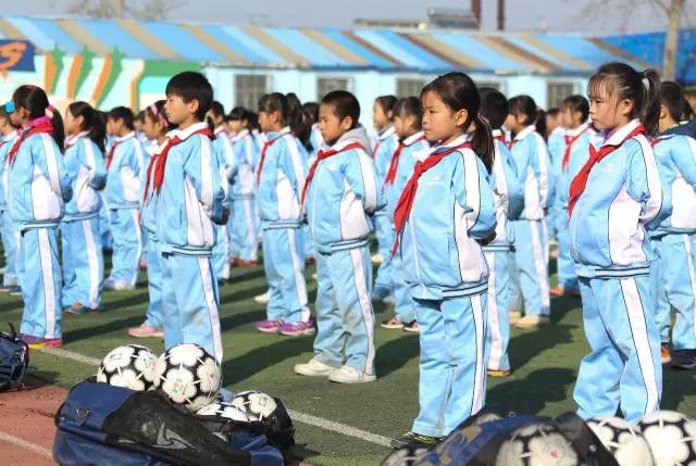 湖滨小学校园足球,小学校园足球联赛活动简报