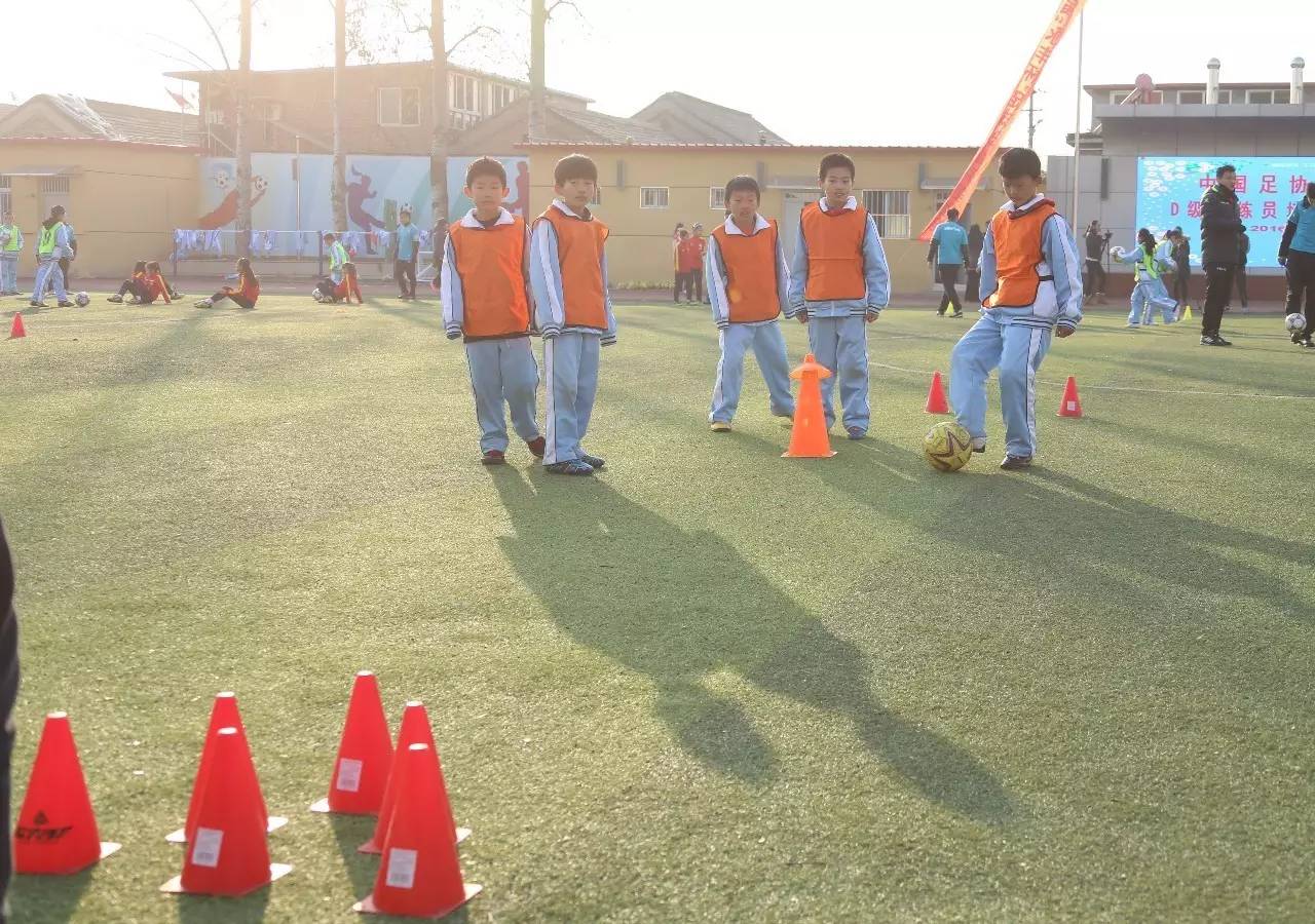 湖滨小学校园足球,小学校园足球联赛活动简报