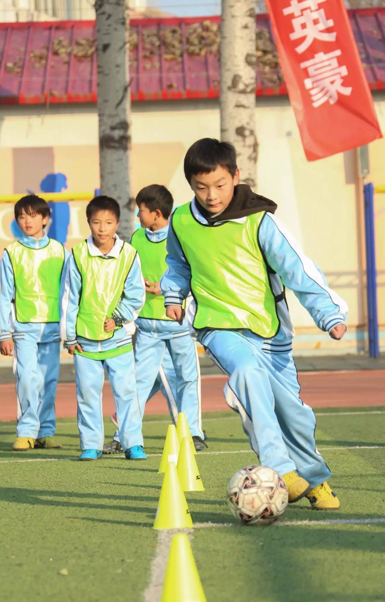 湖滨小学校园足球,小学校园足球联赛活动简报