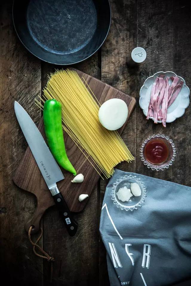 两个男人住一个双人间,两个男人共同住在一个屋子正常吗