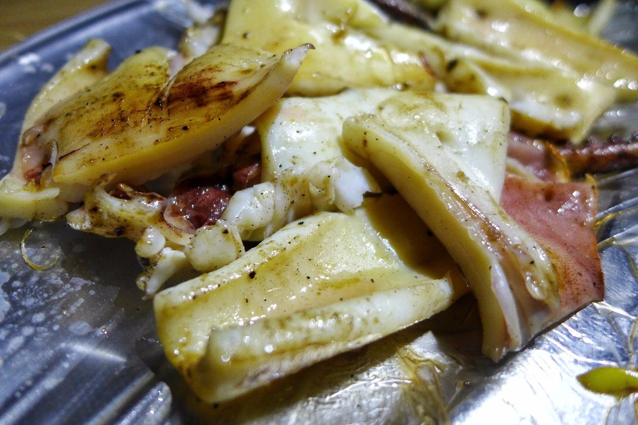 这家店烧烤火锅超火爆,这家店烧烤超好吃又便宜