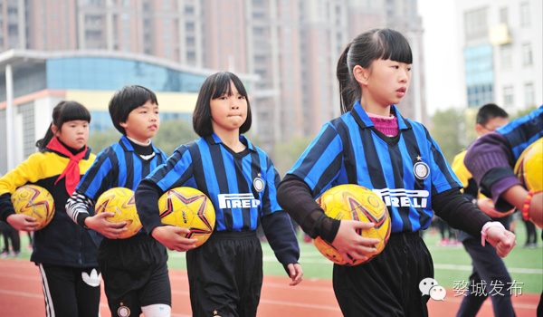涓鸿冻鐞冨皯骞村枬褰╀负瓒崇悆绮剧鐐硅禐,瓒崇悆鐗硅壊鏁欒偛瑙嗛