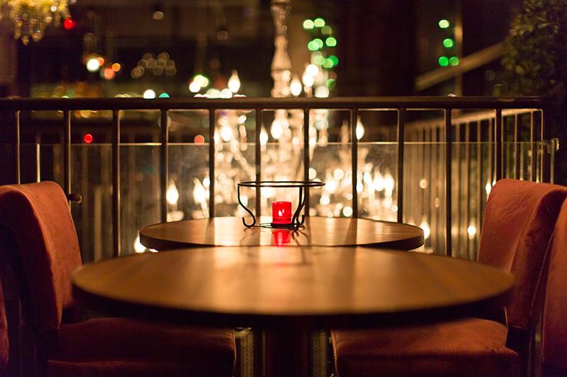 这家漫咖啡旗下的韩餐酒吧终于开到武汉，能俯瞰武汉天地清晨夜景