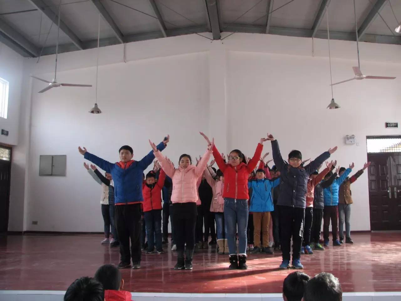 「校园」助教大舞台家长唱主角