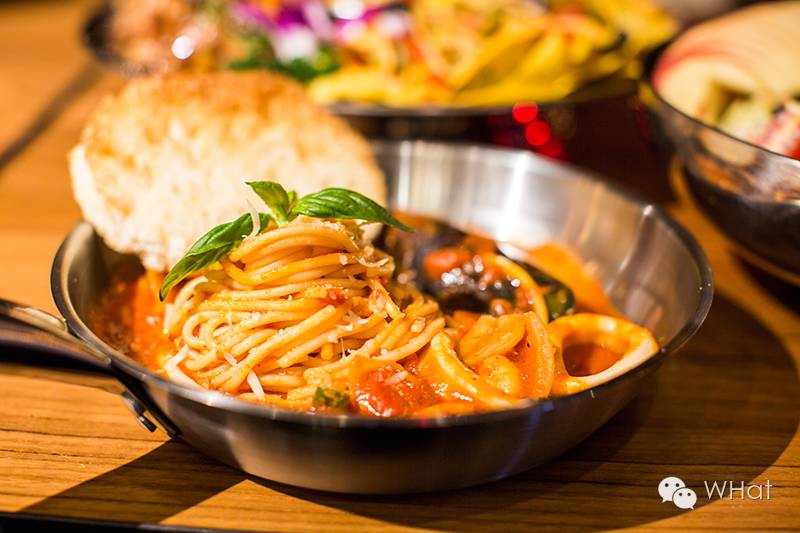 这家漫咖啡旗下的韩餐酒吧终于开到武汉，能俯瞰武汉天地清晨夜景