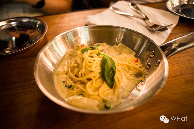 这家漫咖啡旗下的韩餐酒吧终于开到武汉，能俯瞰武汉天地清晨夜景