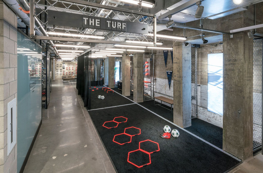 adidas全球最大旗舰店坐落纽约，灵感来自美国高中体育场