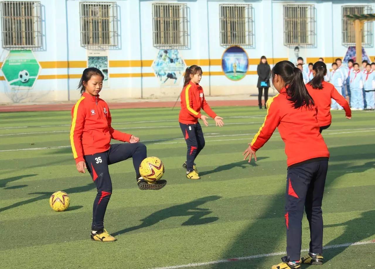 湖滨小学校园足球,小学校园足球联赛活动简报