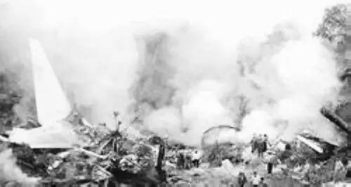 梅西祈祷完整版,梅西乘坐飞机在上空盘旋