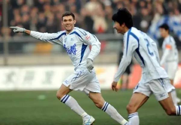 涓箼闃熸湇,涓箼鑱旇禌闃熸湇