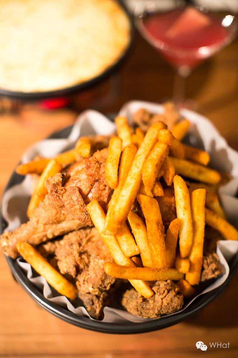 这家漫咖啡旗下的韩餐酒吧终于开到武汉，能俯瞰武汉天地清晨夜景