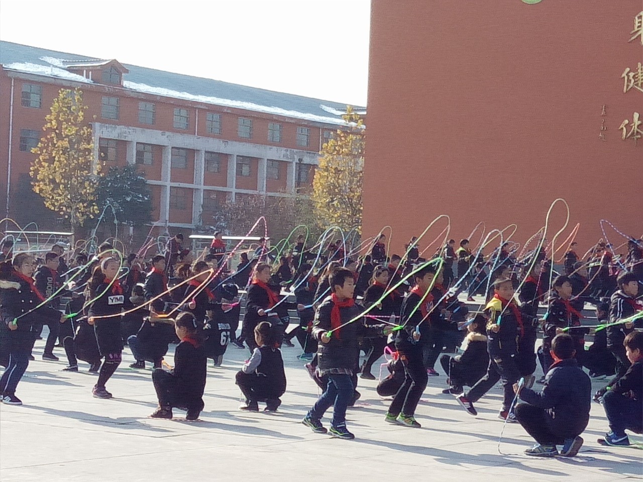 「校园」助教大舞台家长唱主角