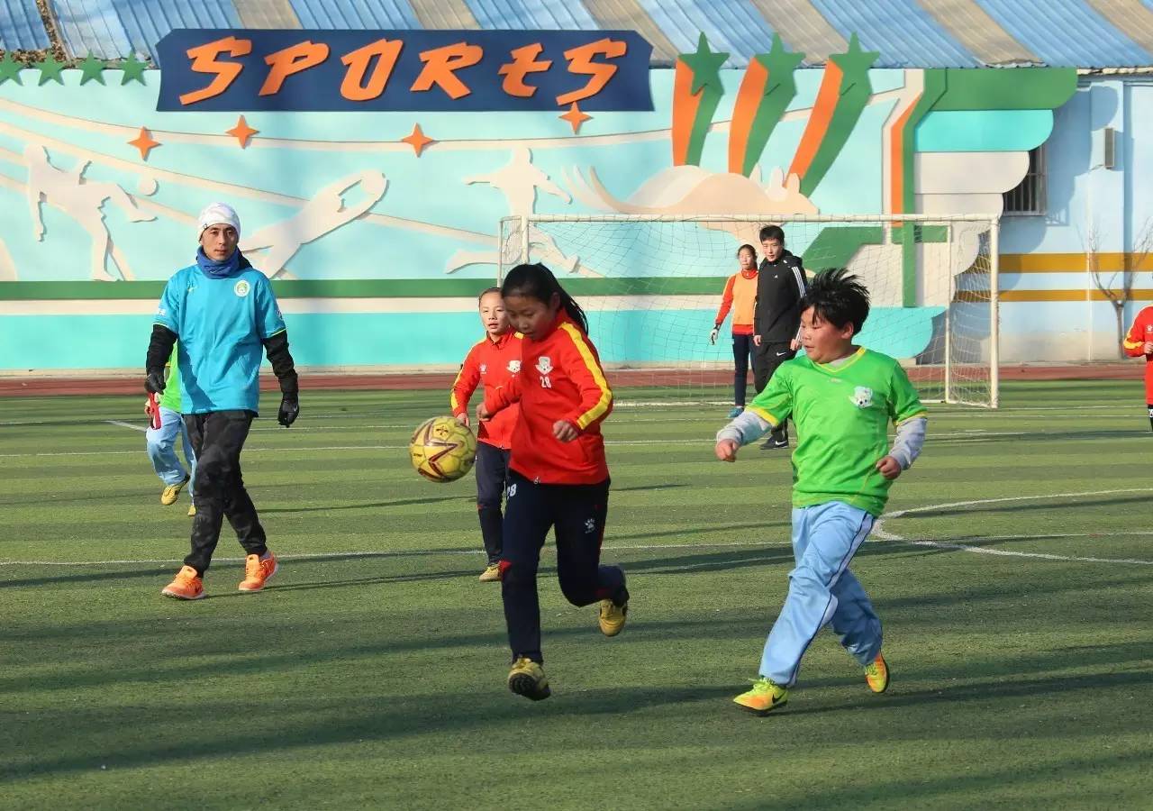 湖滨小学校园足球,小学校园足球联赛活动简报