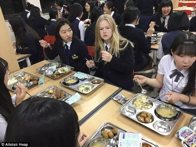 被中国老师虐完后，BBC又带腐国学生去韩国体验“魔鬼教育”了，结果……