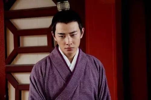 25出道29岁走红，“暖男专业户”的他如今又在用这个角色暖你……