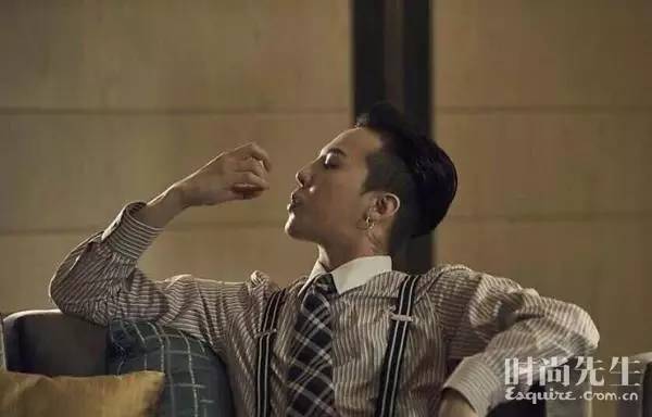 领带和西服应该怎么搭配,领带是和西服搭还是衬衫搭