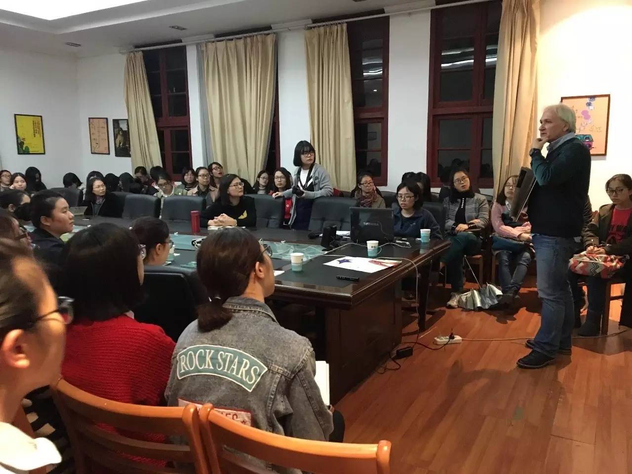 世界级大师薛蓝·约纳科维奇带你在小世界里寻找大世界