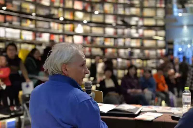 世界级大师薛蓝·约纳科维奇带你在小世界里寻找大世界