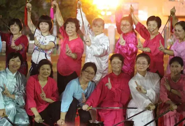 白云区宵夜一条街哪家好吃,一街一味