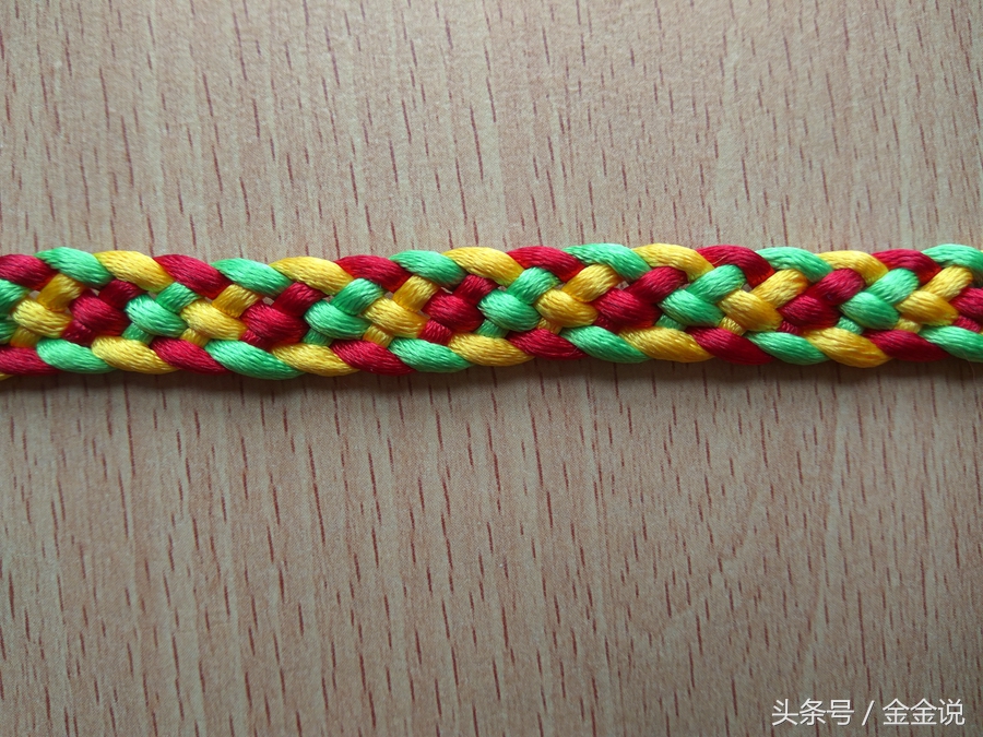 多股低辫子怎么扎简单好看,10至12岁霸气编辫子教程