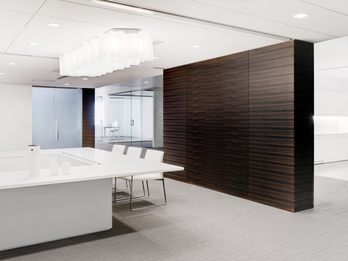 办公家具——洁白之美的空间，才是简约人士的首选