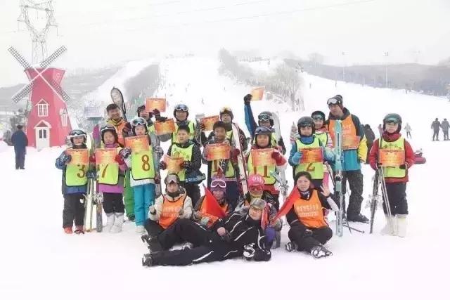 去不了远方就在家门口玩,去不了就在家门口滑冰