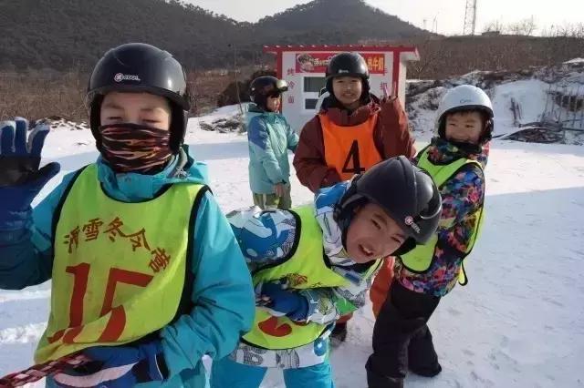 去不了远方就在家门口玩,去不了就在家门口滑冰