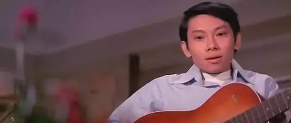 年少成名，新艺城七怪之一，枪法如神的罗宾探长