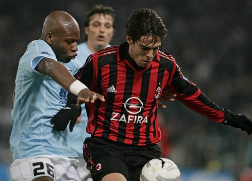 高温踢球关注什么,冬天足球踢球关注事项