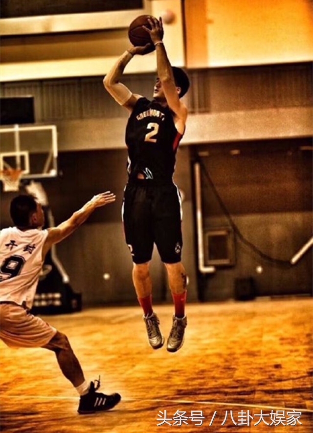 张艺兴可爱，千玺俏皮，蒋劲夫man爆，运动系男神你心水哪款？