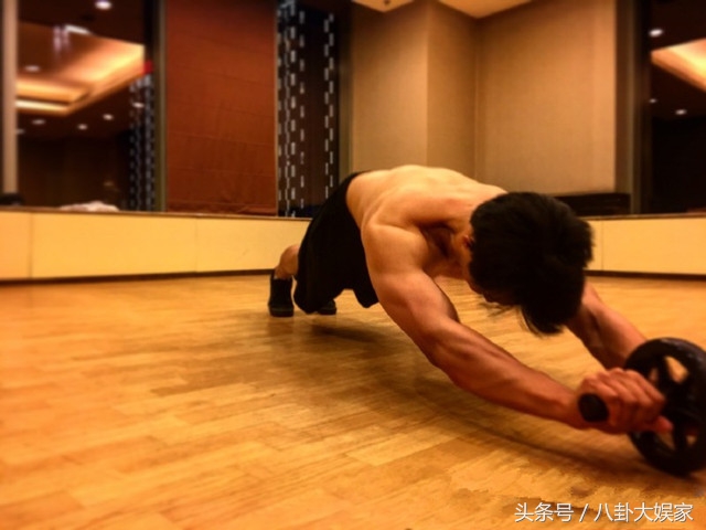 张艺兴可爱，千玺俏皮，蒋劲夫man爆，运动系男神你心水哪款？