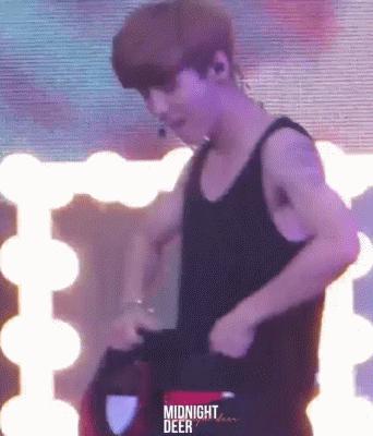 张艺兴可爱，千玺俏皮，蒋劲夫man爆，运动系男神你心水哪款？