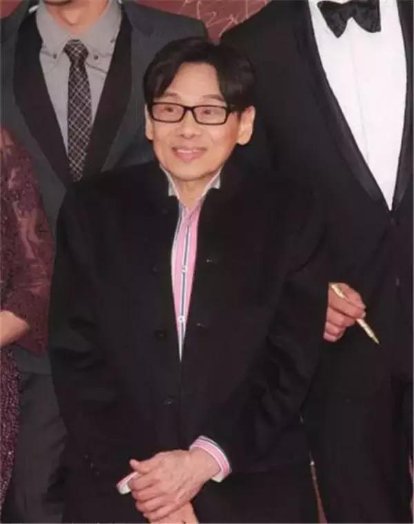 年少成名，新艺城七怪之一，枪法如神的罗宾探长