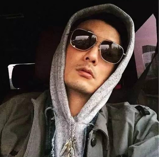 王思聪20万买日本大师设计项链给狗戴这是讽刺吴亦凡权志龙？