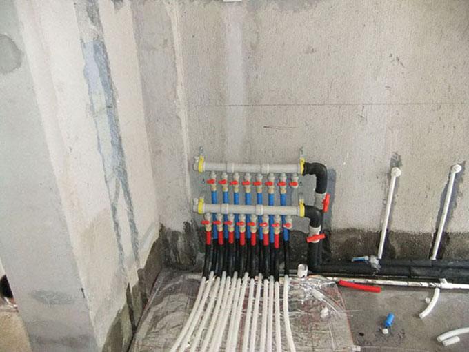 地暖上水管和下水管接错了,地暖分水器安装全套视频教学