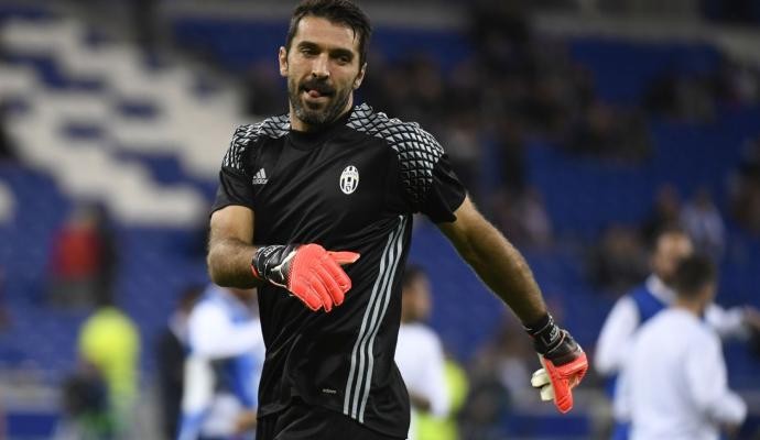 fifa足球世界年度最佳门将诺伊尔,fifa诺伊尔扑救图片