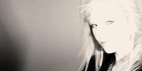 性感酒红色，拒绝家暴妆