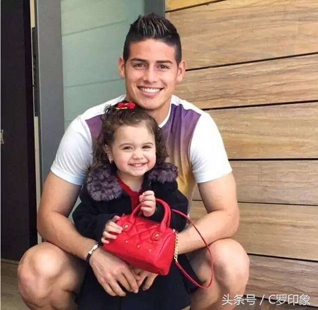 萌出一脸血的小孩,萌出一脸血萌娃