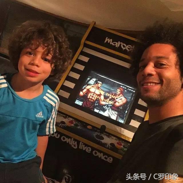 萌出一脸血的小孩,萌出一脸血萌娃