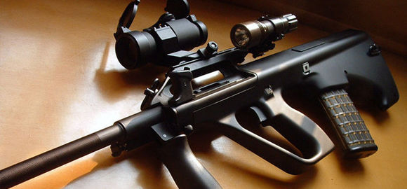 这把枪即便是身体纤弱的女兵也能玩得很溜，这是什么枪？