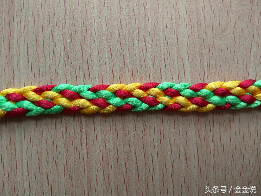 多股低辫子怎么扎简单好看,10至12岁霸气编辫子教程