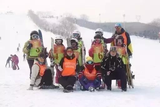 去不了远方就在家门口玩,去不了就在家门口滑冰