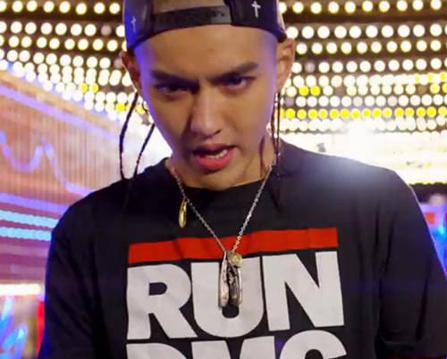 王思聪敢给王可可买这条狗链，看来是决心挑衅整个娱乐圈了